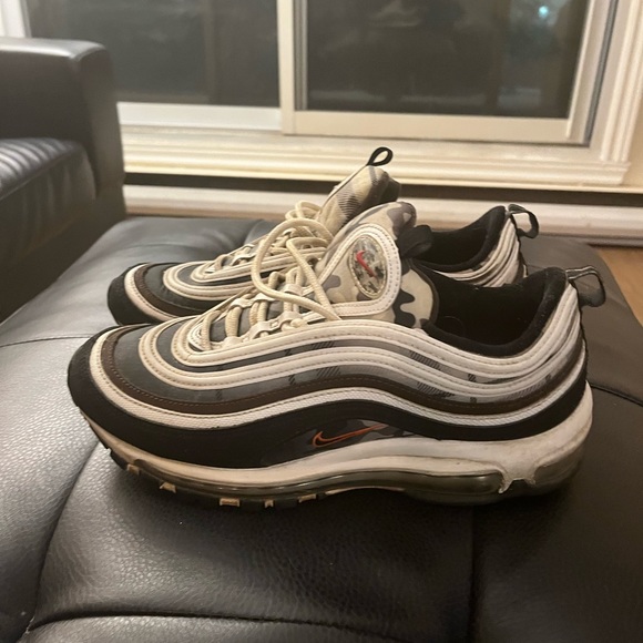 Air Max 97 - Size 8, Unparalleled Style and Comfort Await!" - Picture 3 of 3